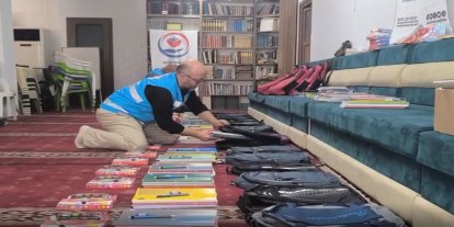 Yetimler Vakfı Elazığ'da ihtiyaç sahibi öğrencilere kırtasiye yardımında bulundu