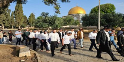 Siyonist Yahudiler Mescid-i Aksa'yı bastı, Talmudik ayinler yaptı