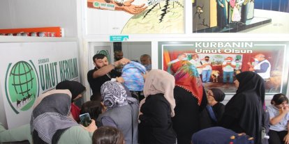 Umut Kervanı Diyarbakır’da yüzlerce öğrenciye kırtasiye desteği verdi