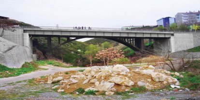 Bilecik'te Hamsu Köprüsü geçici süreyle araç trafiğine kapatıldı