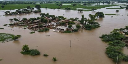 Pakistan'da sel felaketi nedeniyle binlerce kişi güvenli bölgelere tahliye ediliyor