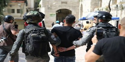 Batı Şeria'da evler basıldı, gençler esir alındı