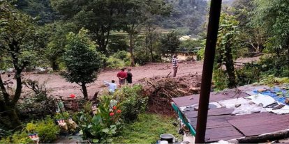 Hindistan'da sağanak yağış: 10 kayıp