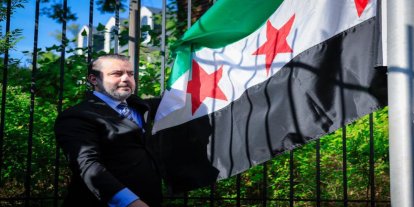 Suriye bayrağı 25 yıl sonra ABD'de göndere çekildi