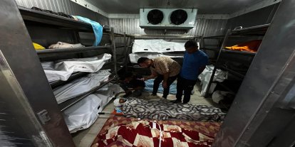 Gazze'de katliam: Aralarında yardım bekleyenlerin de olduğu 65 şehit