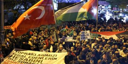 İşgal konsolosluğunda "Özgürlük Filosu" eylemi