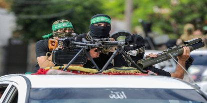 Siyonistlerin desteklediği çetelerin para, silah ve araçları HAMAS'ın eline geçti