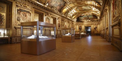 Fransa'daki Louvre Müzesi'nden tarihi mücevherler çalındı