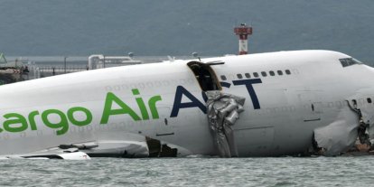 Hong Kong Havalimanı'nda kargo uçağı kazası: 2 kişi hayatını kaybetti