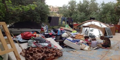 İşgalciler, Filistinli aileyi evini yıkmaya zorladı: 7 kişi evsiz kaldı