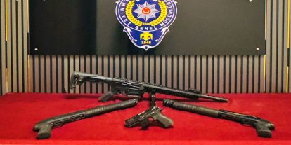 Gaziantep'te ruhsatsız silah ve kumar operasyonu: 4 gözaltı