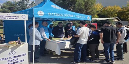 Batman'da üniversite gençlerine manevi destek standı
