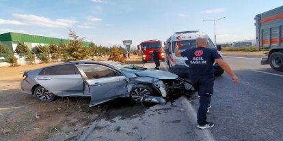 Malatya'da iki otomobil çarpıştı: 1'i ağır 2 yaralı