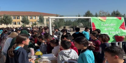 Malatya'da ortaokul öğrencilerinden Gazze yararına kermes
