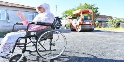 Yeşilyurt Belediyesi, 90 yaşındaki yaşlı kadının yol talebini yerine getirdi
