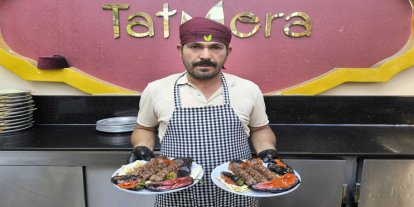 Şanlıurfalı Şemsettin usta sade kebap yapımının püf noktalarını anlattı