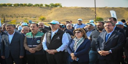 Malatya'da üreticiler Büyükşehir Belediyesi'nin desteği ile kapalı sulama sistemine geçti