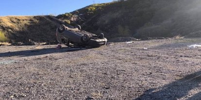 Bingöl’de hafif ticari araç takla attı: 5 yaralı