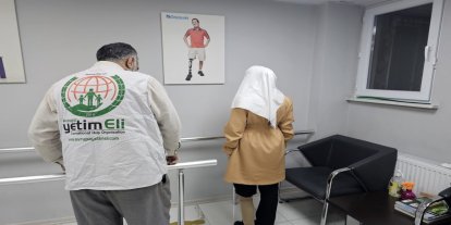 Bacağını kaybeden küçük kız, Avrupa Yetim Eli’nin desteğiyle protezine kavuştu