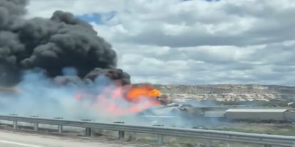 Meksika'da raydan çıkan tren cayır cayır yandı