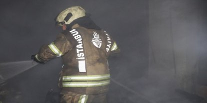 İstanbul’da bodrum katında çıkan yangında 4 kişi mahsur kaldı