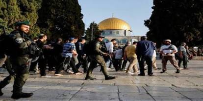 Onlarca siyonist, Mescid-i Aksa'ya baskın düzenledi