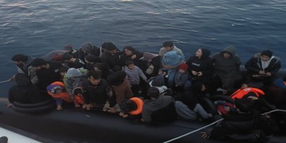 Çanakkale açıklarında 25 düzensiz göçmen yakalandı