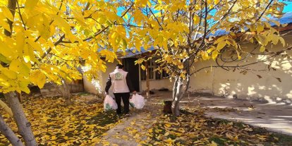 Umut Kervanı’ndan Muradiye’de yardım dağıtımı