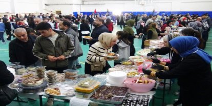 İmam hatip lisesinin Gazze için açtığı hayır çarşısına yoğun ilgi