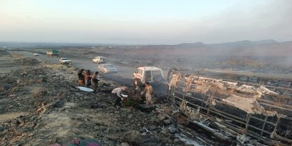 Yemen'in güneyinde otobüs ile minibüs çarpıştı: 34 ölü