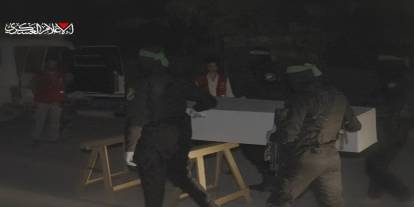 HAMAS anlaşmaya bağlı kalarak siyonist bir esirin cesedini daha Kızılhaç'a teslim etti