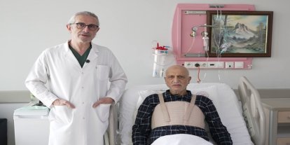 Kalbinde tümör ve damarlarında tıkanıklık bulunan hasta tek seansta başarıyla ameliyat edildi
