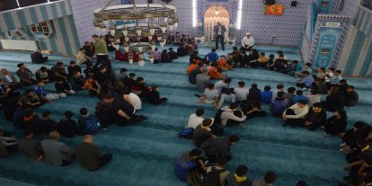 Gençler camiyle buluştu: Namaz dinimizin direğidir