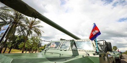 Kamboçya ve Tayland sınır bölgelerindeki ağır silahları geri çekmeye başladı