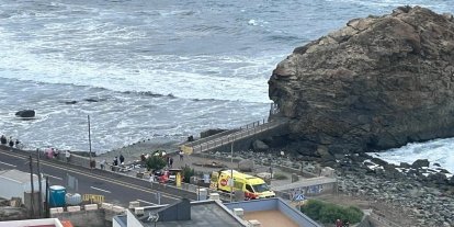Tenerife Adası'nda dev dalgalar 3 kişinin ölümüne, 15 kişinin yaralanmasına yol açtı