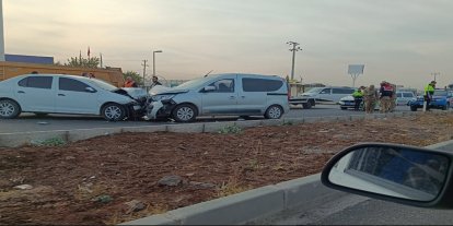 Şanlıurfa’da trafik kazası: 2 araç kafa kafaya çarpıştı