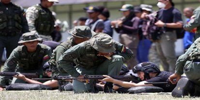 Venezuela, olası ABD saldırısına karşı gerilla savunmasına hazırlanıyor