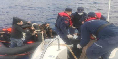 Yunanistan unsurlarınca geri itilen 20 düzensiz göçmen kurtarıldı