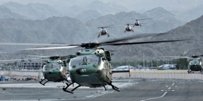 Hindistan'ın Çin sınırına yakın tartışmalı bölgede hava üssü faaliyete geçti