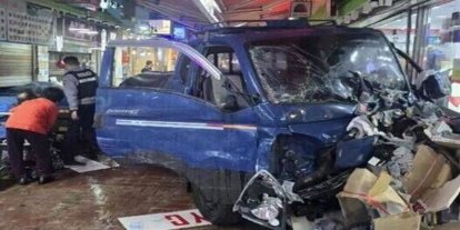 Güney Kore'de minibüs yayaların arasına daldı: 2 ölü, 18 yaralı