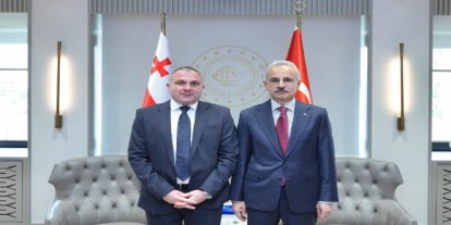 Bakan Uraloğlu, Gürcistan Altyapı Bakanı Sokhadze ile görüştü