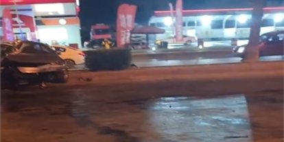 Refüje çarpan otomobildeki 2 kişi yaralandı