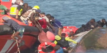 Libya açıklarında göçmenleri taşıyan 2 tekne alabora oldu: 4 can kaybı