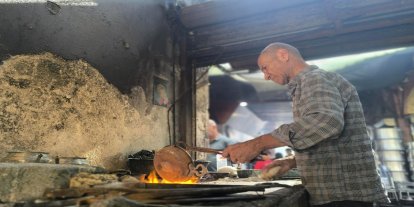 Asırlara meydan okuyan kalaycı ustası Deveci, 4'üncü kuşak olarak sanatını devam ettiriyor
