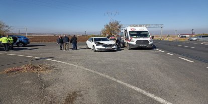 Diyarbakır'da 2 otomobil çarpıştı: 2 yaralı