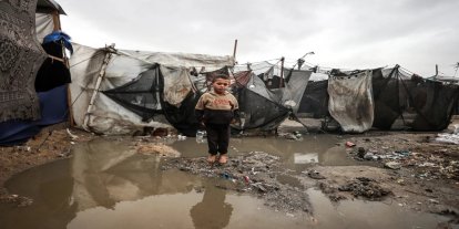 Gazze'de on binlerce çadır sular altında kaldı, yüzbinler felaketi yaşıyor