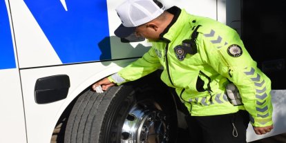 Batman'da ticari araçlara kış lastiği denetimi başladı