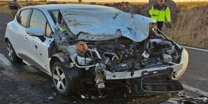 Şanlıurfa’da önlemsiz şekilde duran kamyonet kazaya neden oldu