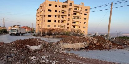 Siyonist rejim, el-Halil ve Bet Amr'da geniş çaplı ev baskınları düzenledi