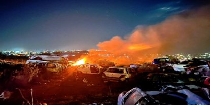 İşgalci siyonistler Huwara yakınlarında dükkan ve araçları ateşe verdi